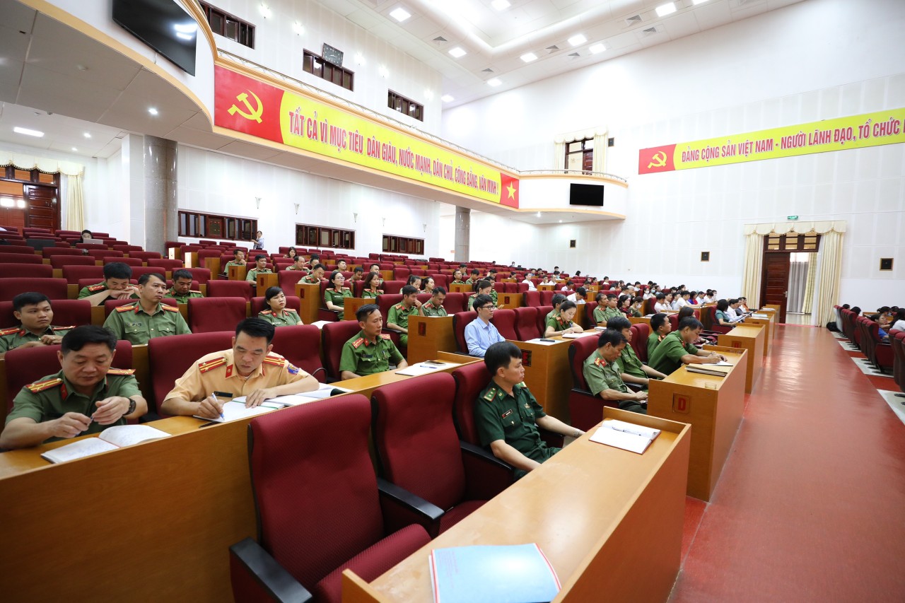 Lai Châu đẩy mạnh tập huấn về công tác nhân quyền Lai Châu đẩy mạnh tập huấn về công tác nhân quyền