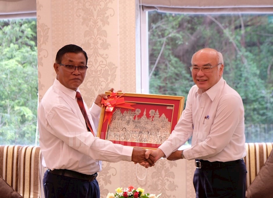 Chương trình nghệ thuật phục vụ cộng đồng người Việt Nam tại Nga Chương trình nghệ thuật phục vụ cộng đồng người Việt Nam tại Nga