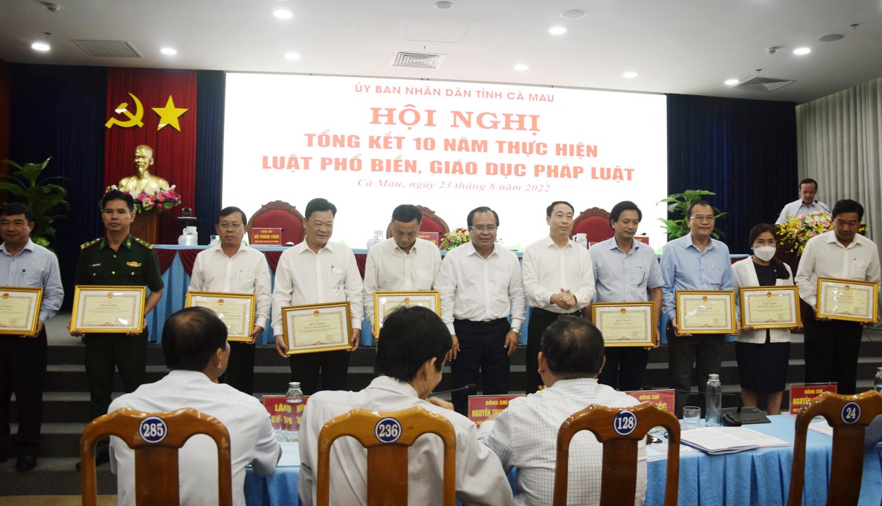 Cà Mau: 10 năm, triển khai hơn 20 Chương trình, Đề án phổ biến, giáo dục pháp luật Cà Mau: 10 năm, triển khai hơn 20 Chương trình, Đề án phổ biến, giáo dục pháp luật