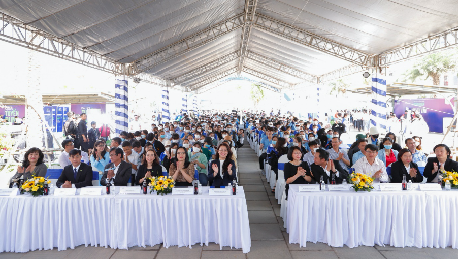 NovaGroup góp phần thúc đẩy kinh tế, chuyển dịch cơ cấu lao động địa phương NovaGroup góp phần thúc đẩy kinh tế, chuyển dịch cơ cấu lao động địa phương
