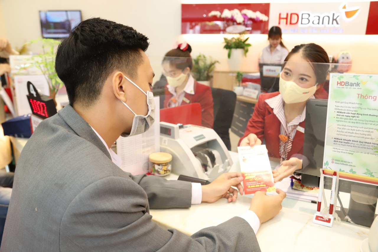 Áp lực đầu tư thua lỗ, nhiều người ‘quay xe’ gửi tiết kiệm