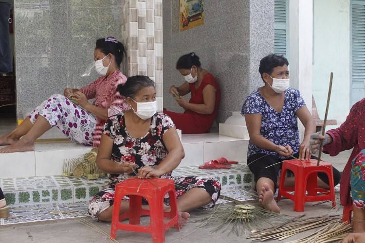 Thoát nghèo nhờ làm nghề cũ theo cách mới Thoát nghèo nhờ làm nghề cũ theo cách mới