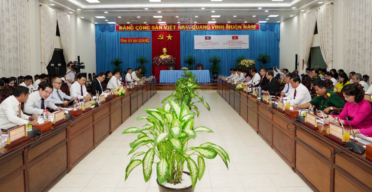 Quang cảnh buổi hội đàm Quang cảnh buổi hội đàm