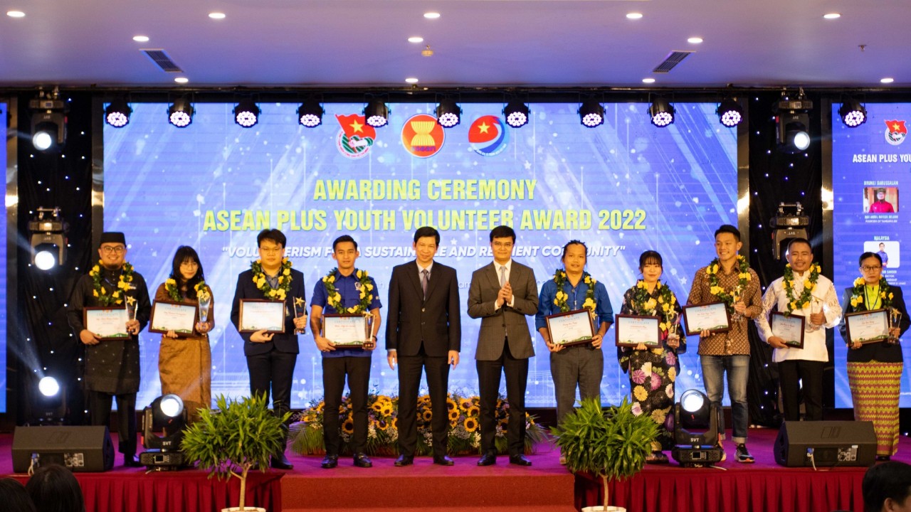 20 cá nhân và tổ chức nhận Giải thưởng Thanh niên tình nguyện ASEAN mở rộng năm 2022 20 cá nhân và tổ chức nhận Giải thưởng Thanh niên tình nguyện ASEAN mở rộng năm 2022