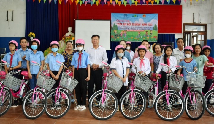 RPS/Hoa Kỳ trao tặng 24 xe đạp cho học sinh nữ nghèo huyện miền núi tỉnh Thừa Thiên Huế RPS/Hoa Kỳ trao tặng 24 xe đạp cho học sinh nữ nghèo huyện miền núi tỉnh Thừa Thiên Huế