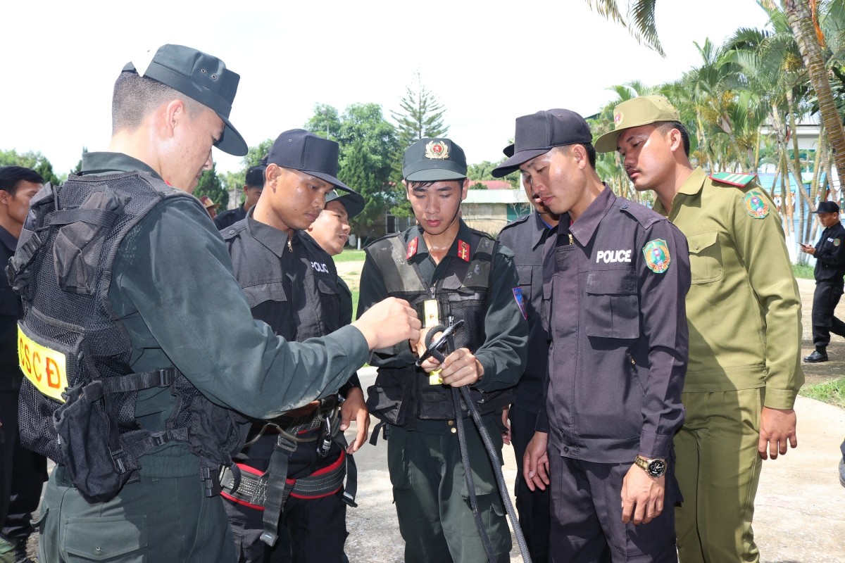 Công an Điện Biên và Công an các tỉnh Bắc Lào: Giúp bạn là tự giúp mình Công an Điện Biên và Công an các tỉnh Bắc Lào: Giúp bạn là tự giúp mình