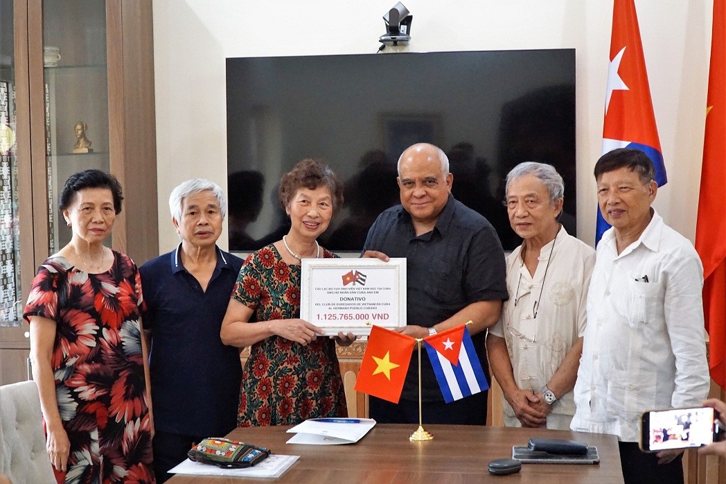 The Vietnam – Cuba Friendship Association and the Club of Vietnamese Alumni in Cuba launch a fundraising campaign on August 8, in support of the Cuban people. Photo: the club The Vietnam – Cuba Friendship Association and the Club of Vietnamese Alumni in Cuba launch a fundraising campaign on August 8, in support of the Cuban people. Photo: the club