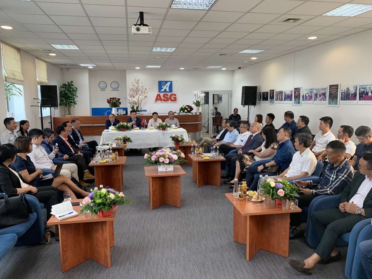 Thứ trưởng Phạm Quang Hiệu gặp mặt, trao đổi với cộng đồng người Việt Nam tại Ba Lan Thứ trưởng Phạm Quang Hiệu gặp mặt, trao đổi với cộng đồng người Việt Nam tại Ba Lan