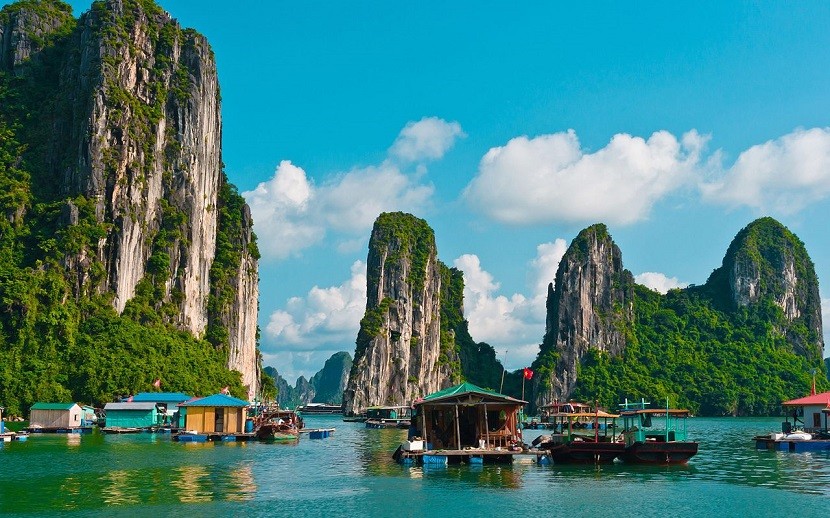 Vịnh Hạ Long thuộc top những di sản đẹp nhất thế giới (Ảnh: KT). Vịnh Hạ Long thuộc top những di sản đẹp nhất thế giới (Ảnh: KT).