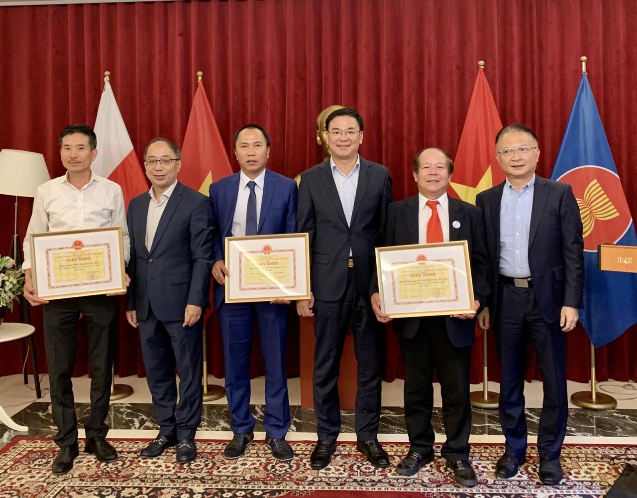 Thứ trưởng Phạm Quang Hiệu gặp mặt, trao đổi với cộng đồng người Việt Nam tại Ba Lan Thứ trưởng Phạm Quang Hiệu gặp mặt, trao đổi với cộng đồng người Việt Nam tại Ba Lan