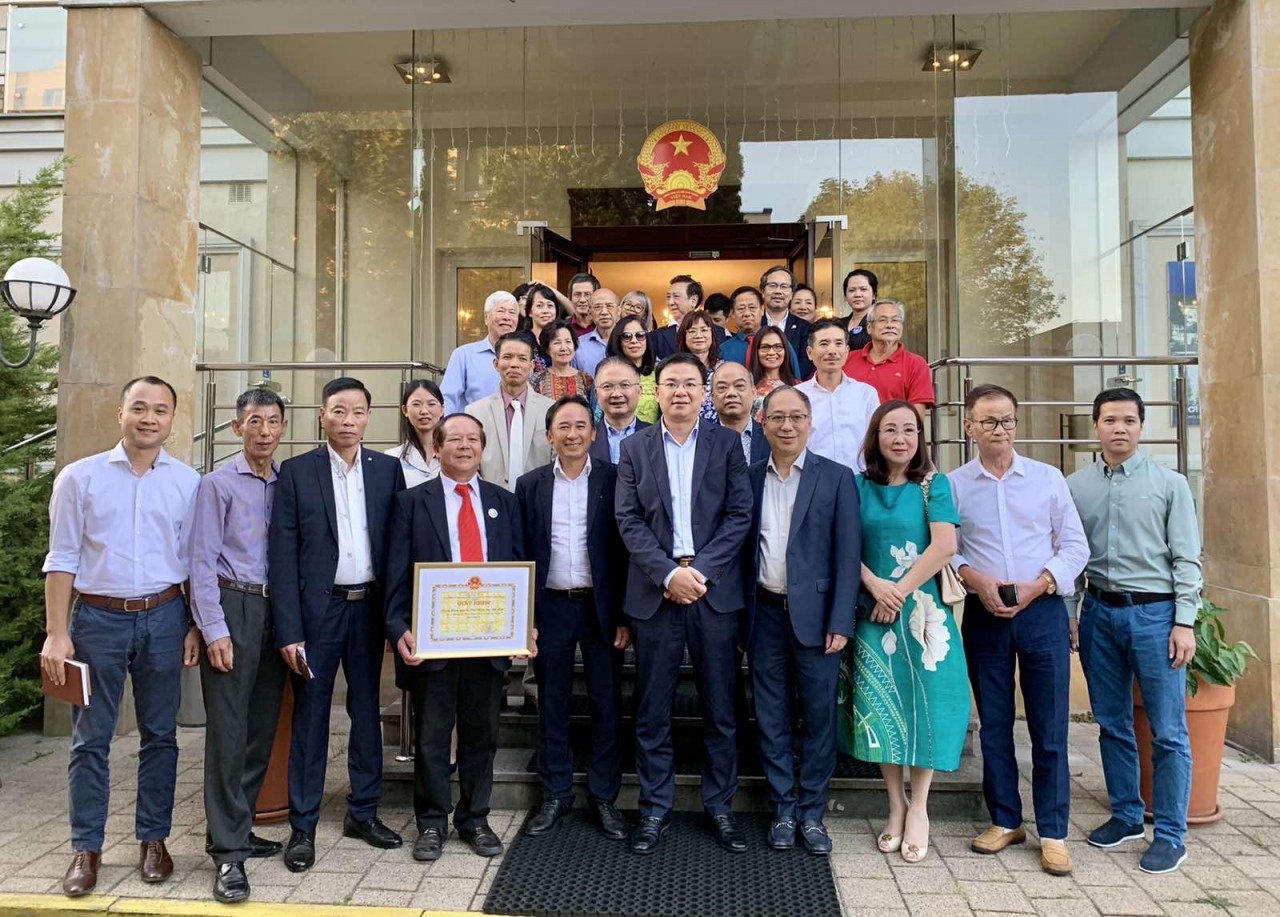 Thứ trưởng Phạm Quang Hiệu gặp mặt, trao đổi với cộng đồng người Việt Nam tại Ba Lan Thứ trưởng Phạm Quang Hiệu gặp mặt, trao đổi với cộng đồng người Việt Nam tại Ba Lan