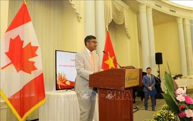Trợ lý Thứ trưởng Ngoại giao Canada Paul Thoppil đọc diễn văn chúc mừng 77 năm Quốc khánh nước CHXHCN Việt Nam. (Ảnh: Trung Dũng/TTXVN) Trợ lý Thứ trưởng Ngoại giao Canada Paul Thoppil đọc diễn văn chúc mừng 77 năm Quốc khánh nước CHXHCN Việt Nam. (Ảnh: Trung Dũng/TTXVN)