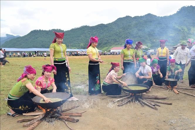 Đặc sắc lễ mừng cơm mới ở miền quê cổ tích Ngọc Chiến Đặc sắc lễ mừng cơm mới ở miền quê cổ tích Ngọc Chiến
