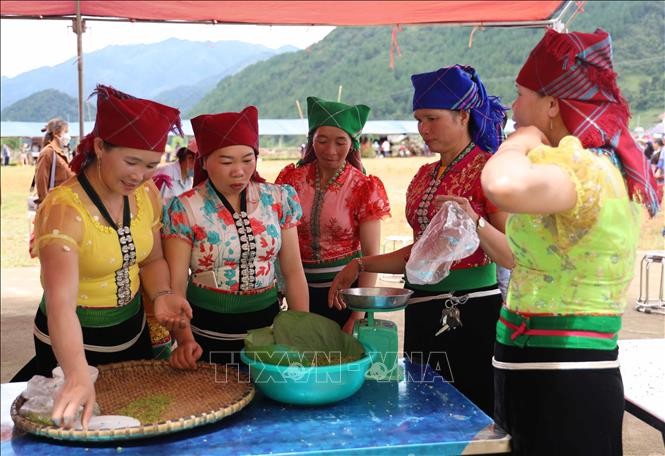 Đặc sắc lễ mừng cơm mới ở miền quê cổ tích Ngọc Chiến Đặc sắc lễ mừng cơm mới ở miền quê cổ tích Ngọc Chiến