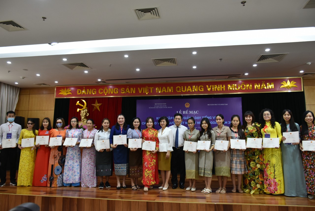 Bế mạc khóa tập huấn giảng dạy tiếng Việt: Bế mạc khóa tập huấn giảng dạy tiếng Việt: