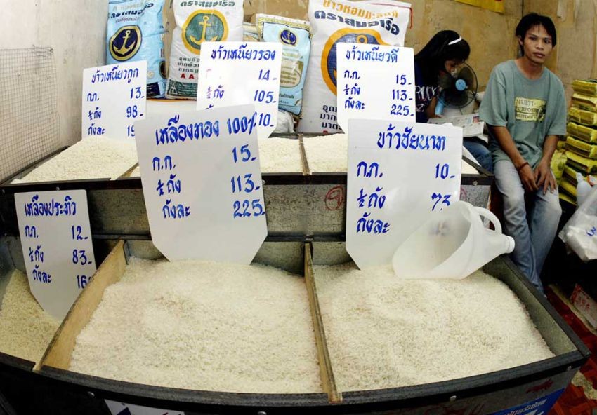 Giá gạo trên thị trường thế giới thấp khiến cuộc sống của người nông dân gặp nhiều khó khăn - Ảnh: Giá gạo trên thị trường thế giới thấp khiến cuộc sống của người nông dân gặp nhiều khó khăn - Ảnh: