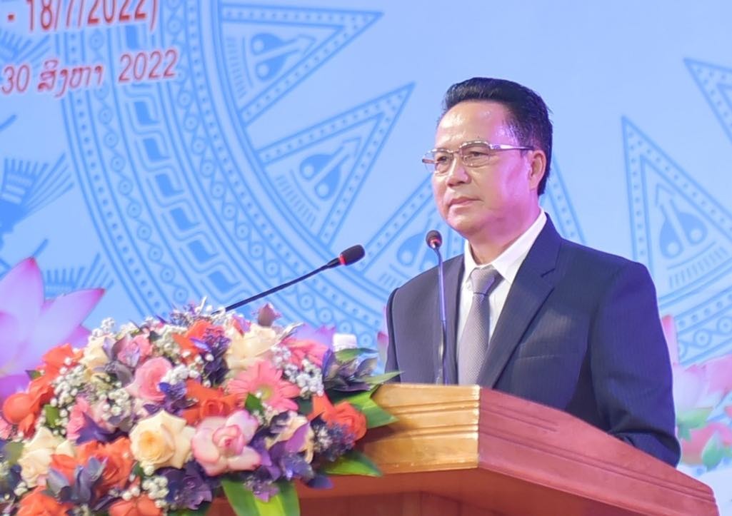 ồng chí Kong Kẹo Xay Sông Kham, Ủy viên Ban chấp hành Trung ương Đảng NDCM Lào, Bí thư, Tỉnh trưởng tỉnh Bolikhamsai phát biểu tại buổi lễ. ồng chí Kong Kẹo Xay Sông Kham, Ủy viên Ban chấp hành Trung ương Đảng NDCM Lào, Bí thư, Tỉnh trưởng tỉnh Bolikhamsai phát biểu tại buổi lễ.
