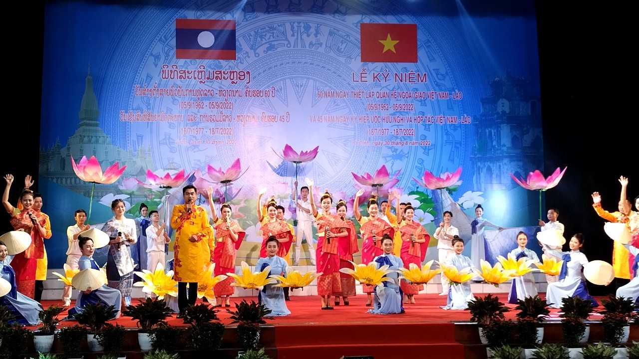 Chương trình nghệ thuật tại buổi lễ. Chương trình nghệ thuật tại buổi lễ.