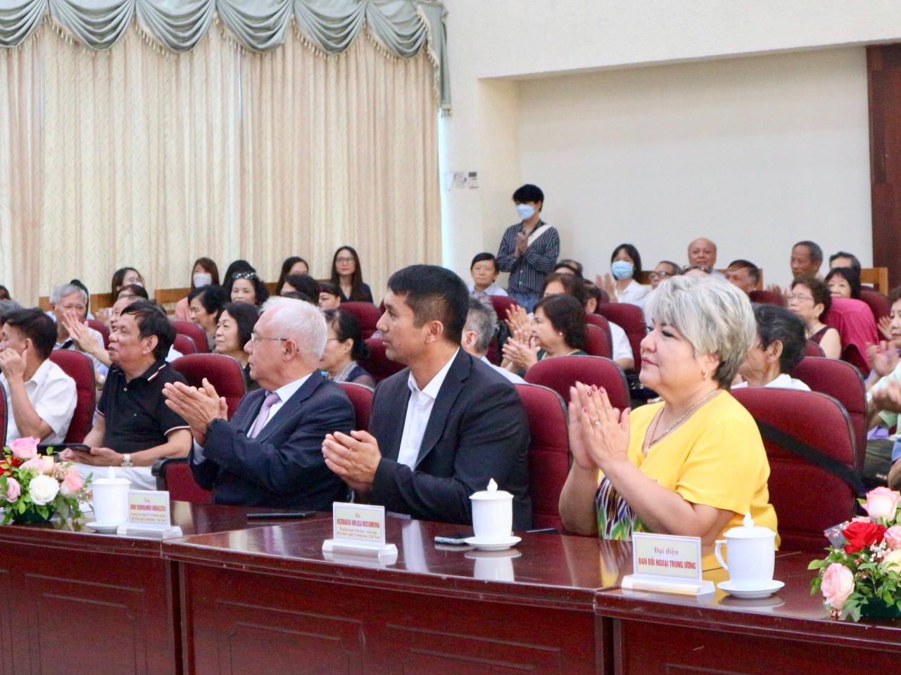 Gặp mặt hữu nghị kỷ niệm 30 năm ngày thiết lập quan hệ ngoại giao Việt Nam – Uzbekistan