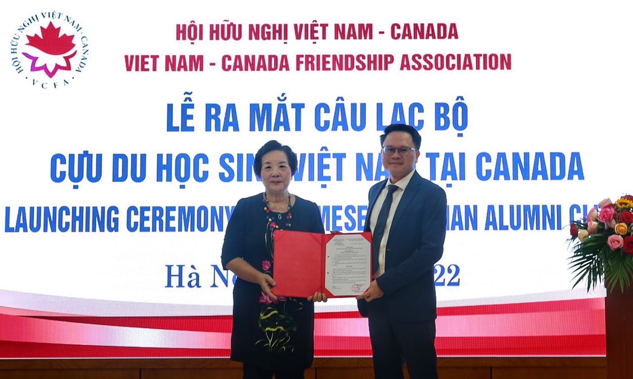 Ra mắt Câu lạc bộ cựu du học sinh Việt Nam tại Canada Ra mắt Câu lạc bộ cựu du học sinh Việt Nam tại Canada