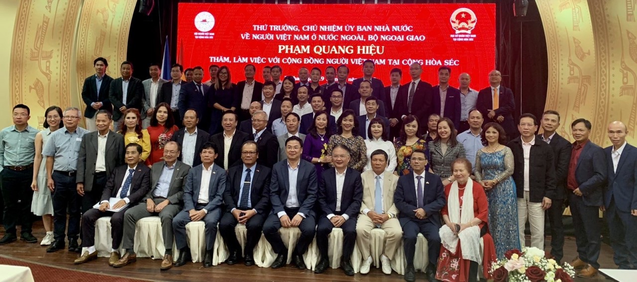 Thứ trưởng Phạm Quang Hiệu đánh giá cao những nỗ lực của cộng đồng người Việt tại Séc Thứ trưởng Phạm Quang Hiệu đánh giá cao những nỗ lực của cộng đồng người Việt tại Séc