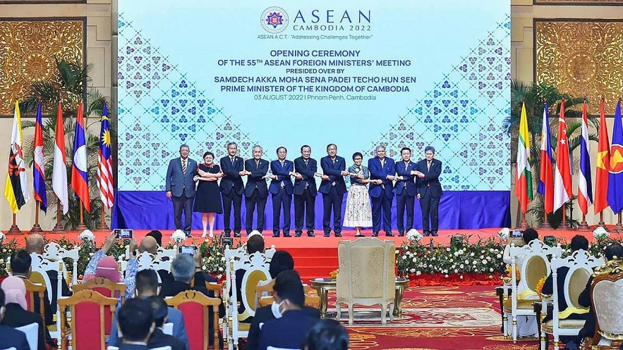 Promote ASEAN's central role in settling South China Sea disputes Promote ASEAN's central role in settling South China Sea disputes
