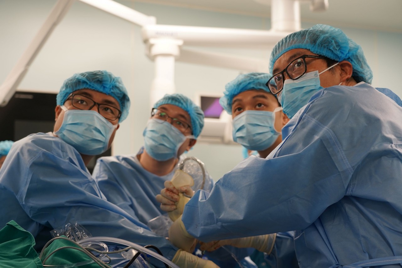 Ca mổ của Chương Thị Kiều kéo dài tới 8 tiếng đồng hồ, là một thử thách lớn đối với cả VĐV và ekip phẫu thuật nhưng đã thành công rất tốt đẹp như dự kiến Ca mổ của Chương Thị Kiều kéo dài tới 8 tiếng đồng hồ, là một thử thách lớn đối với cả VĐV và ekip phẫu thuật nhưng đã thành công rất tốt đẹp như dự kiến