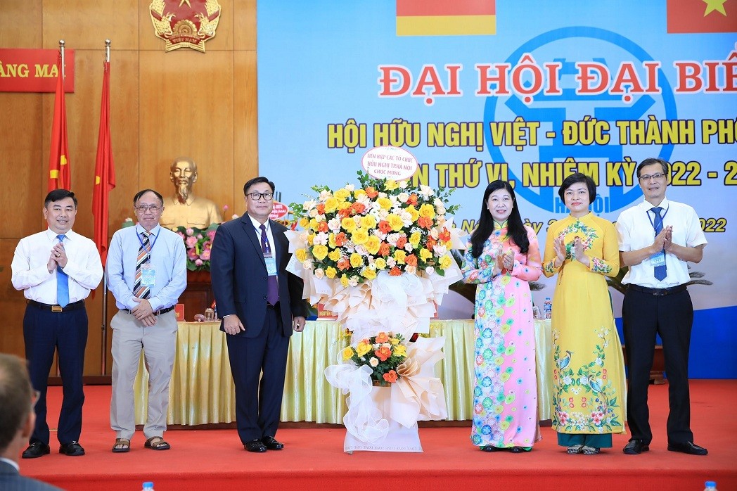 Strengthening Vietnam-Germany Cooperation Through People-to-People Diplomacy Activities Strengthening Vietnam-Germany Cooperation Through People-to-People Diplomacy Activities