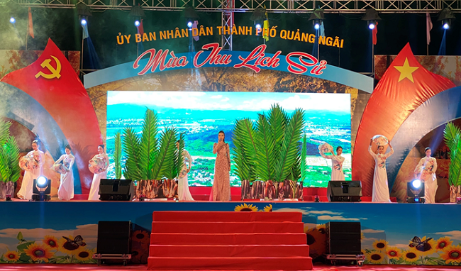 Thắp sáng ngọn lửa truyền thống yêu nước qua đêm nghệ thuật “Mùa thu lịch sử” Thắp sáng ngọn lửa truyền thống yêu nước qua đêm nghệ thuật “Mùa thu lịch sử”