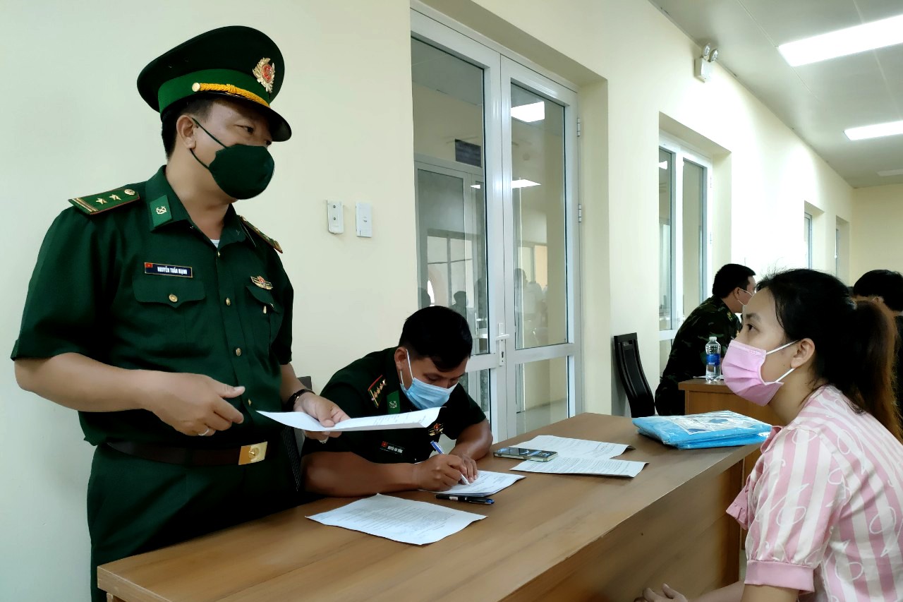 An Giang tiếp nhận 26 công dân từ Campuchia trở về Việt Nam An Giang tiếp nhận 26 công dân từ Campuchia trở về Việt Nam