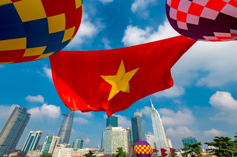 Thành phố Hồ Chí Minh thả khinh khí cầu kéo đại kỳ mừng lễ Quốc khánh Thành phố Hồ Chí Minh thả khinh khí cầu kéo đại kỳ mừng lễ Quốc khánh