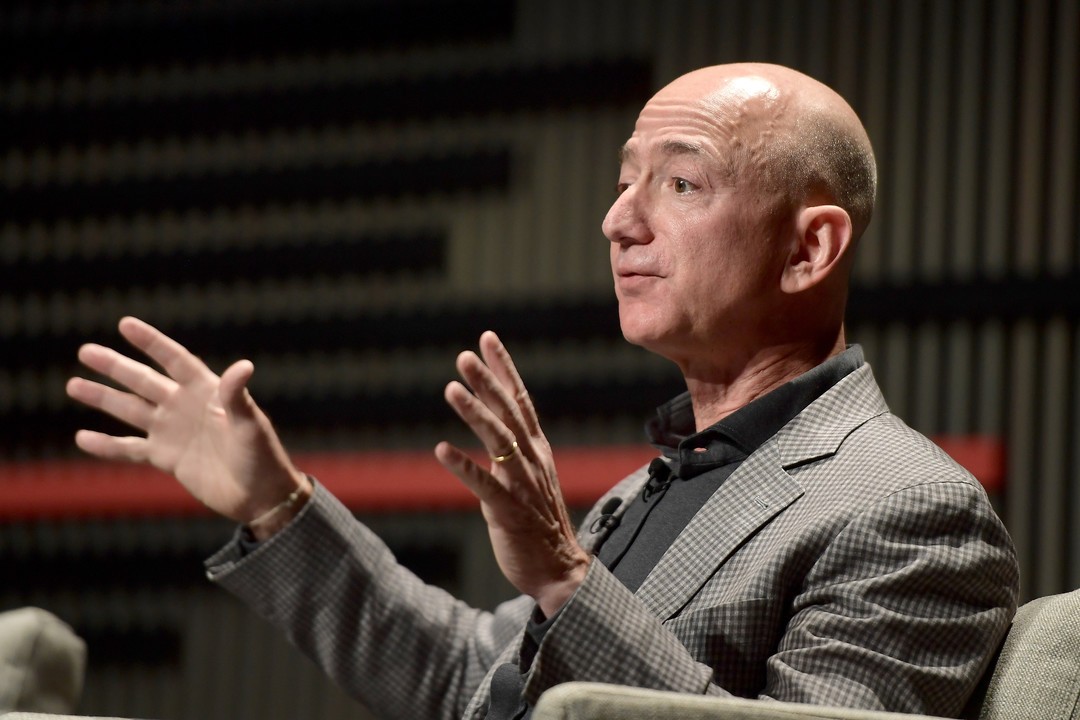 Jeff Bezos thường điều hành những cuộc họp diễn ra trong im lặng (Ảnh: Matt Winkelmeyer/Getty Images) Jeff Bezos thường điều hành những cuộc họp diễn ra trong im lặng (Ảnh: Matt Winkelmeyer/Getty Images)