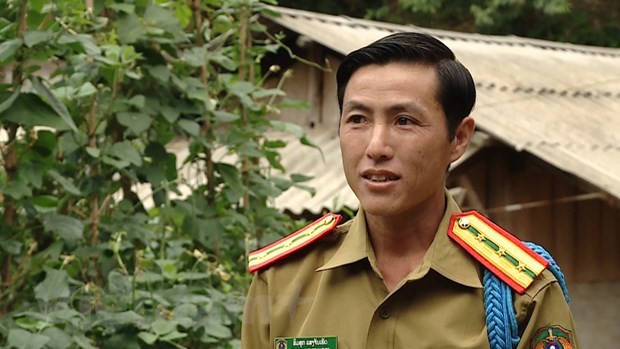 Đại úy Samsoiuk Saeangchanphet, Trạm trưởng Trạm Công an Nà Khạng (Công an Lào) (Ảnh: Hạnh Quỳnh/Vietnam+). Đại úy Samsoiuk Saeangchanphet, Trạm trưởng Trạm Công an Nà Khạng (Công an Lào) (Ảnh: Hạnh Quỳnh/Vietnam+).