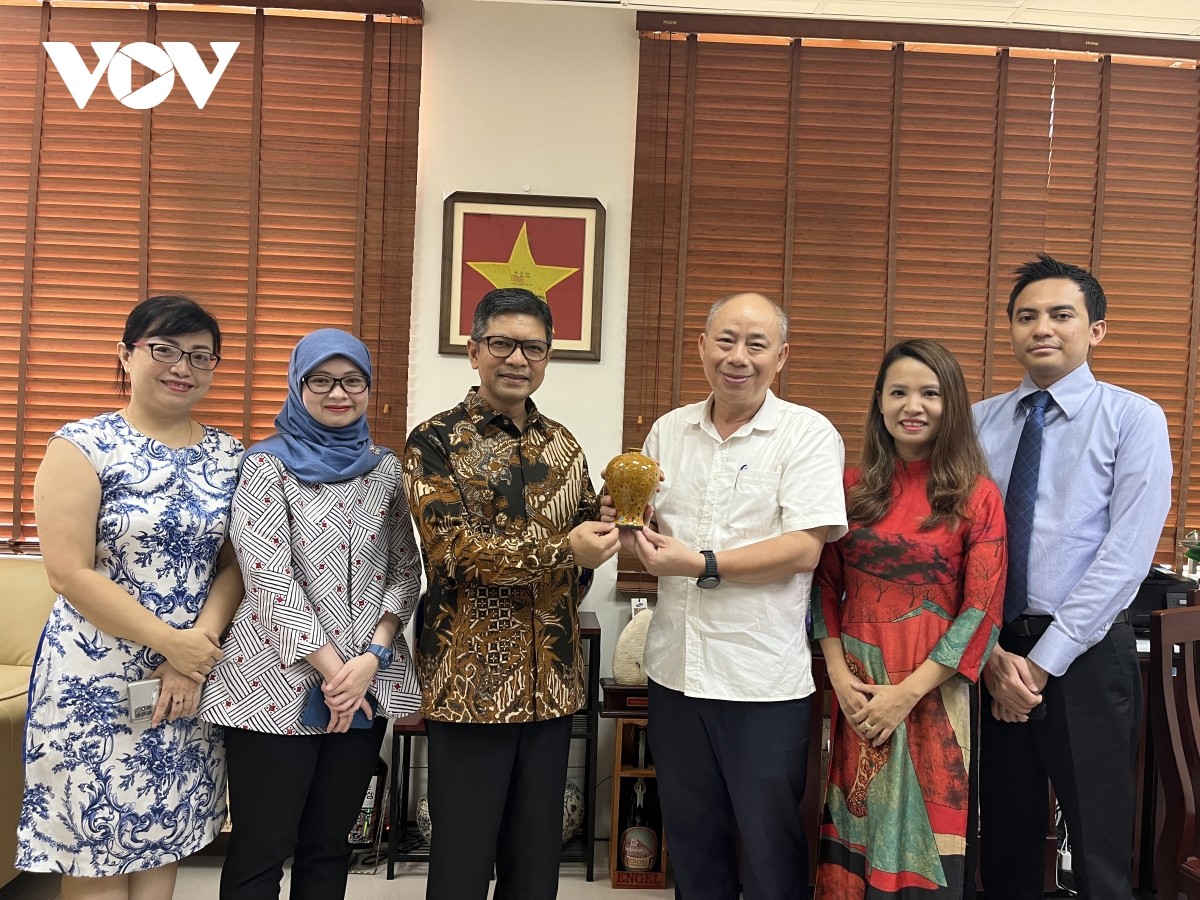 Đại sứ Indonesia chúc mừng Quốc khánh 2/9 và ngày thành lập VOV 7/9. Đại sứ Indonesia chúc mừng Quốc khánh 2/9 và ngày thành lập VOV 7/9.
