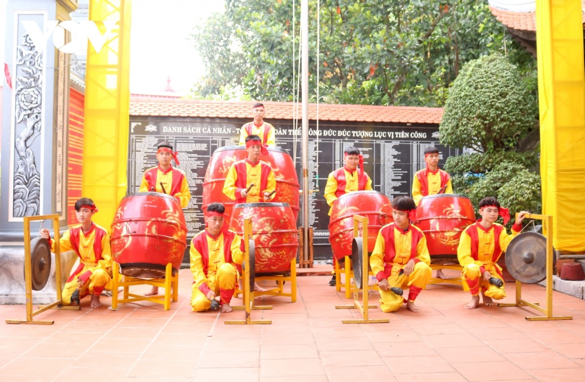 Lễ rước nước trong Lễ hội chọi trâu truyền thống Đồ Sơn năm 2022 với các nghi lễ như: diễn văn khai lễ, khởi trống, trình lễ của Ban tổ chức và dâng lễ của nhân dân và chủ trâu... Lễ rước nước trong Lễ hội chọi trâu truyền thống Đồ Sơn năm 2022 với các nghi lễ như: diễn văn khai lễ, khởi trống, trình lễ của Ban tổ chức và dâng lễ của nhân dân và chủ trâu...