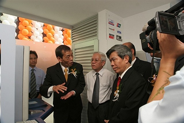 Do Duc Cuong (talking) has more than 20 years working at Citibank (USA). (Photo: Vietnamnet) Do Duc Cuong (talking) has more than 20 years working at Citibank (USA). (Photo: Vietnamnet)
