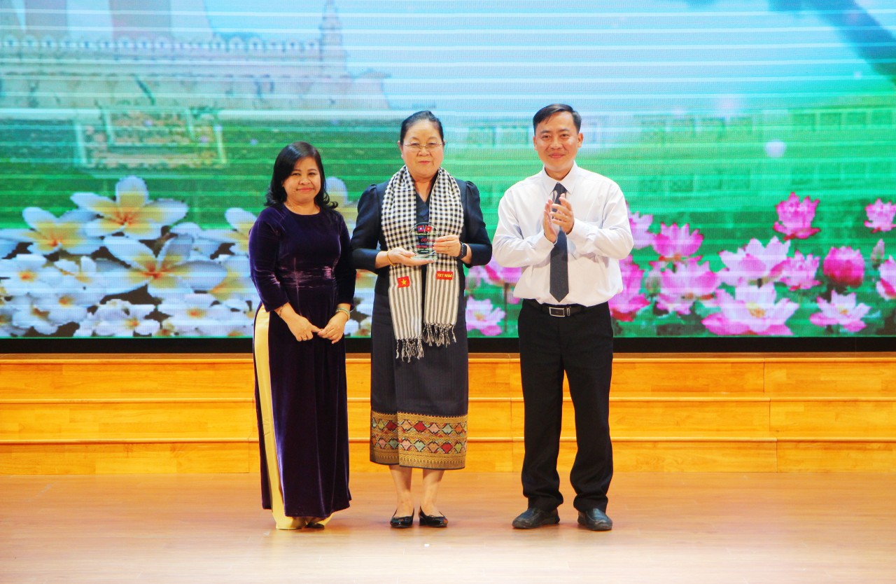 Cần Thơ họp mặt kỷ niệm 60 năm thiết lập quan hệ ngoại giao Việt Nam - Lào