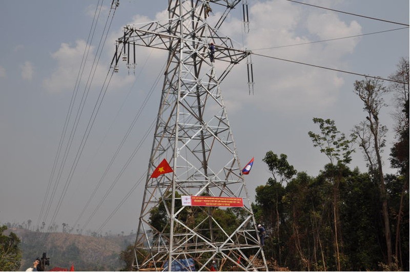 Đường dây 220kV Xekaman 1- Pleiku 2 truyền tải điện từ Lào về Việt Nam. Đường dây 220kV Xekaman 1- Pleiku 2 truyền tải điện từ Lào về Việt Nam.