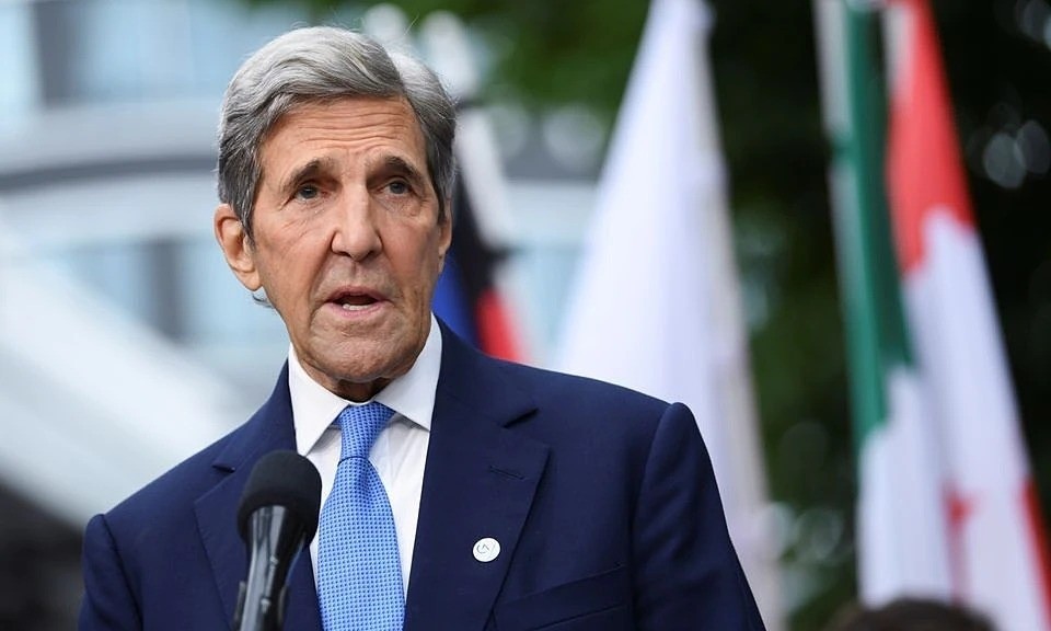 U.S. climate envoy John Kerry gives a statement ahead of the meeting of the G7 Climate, Energy and Environment Ministers during the German G7 Presidency at the EUREF-Campus in Berlin, Germany May 26, 2022. Photo by Reuters/Annegret Hilse