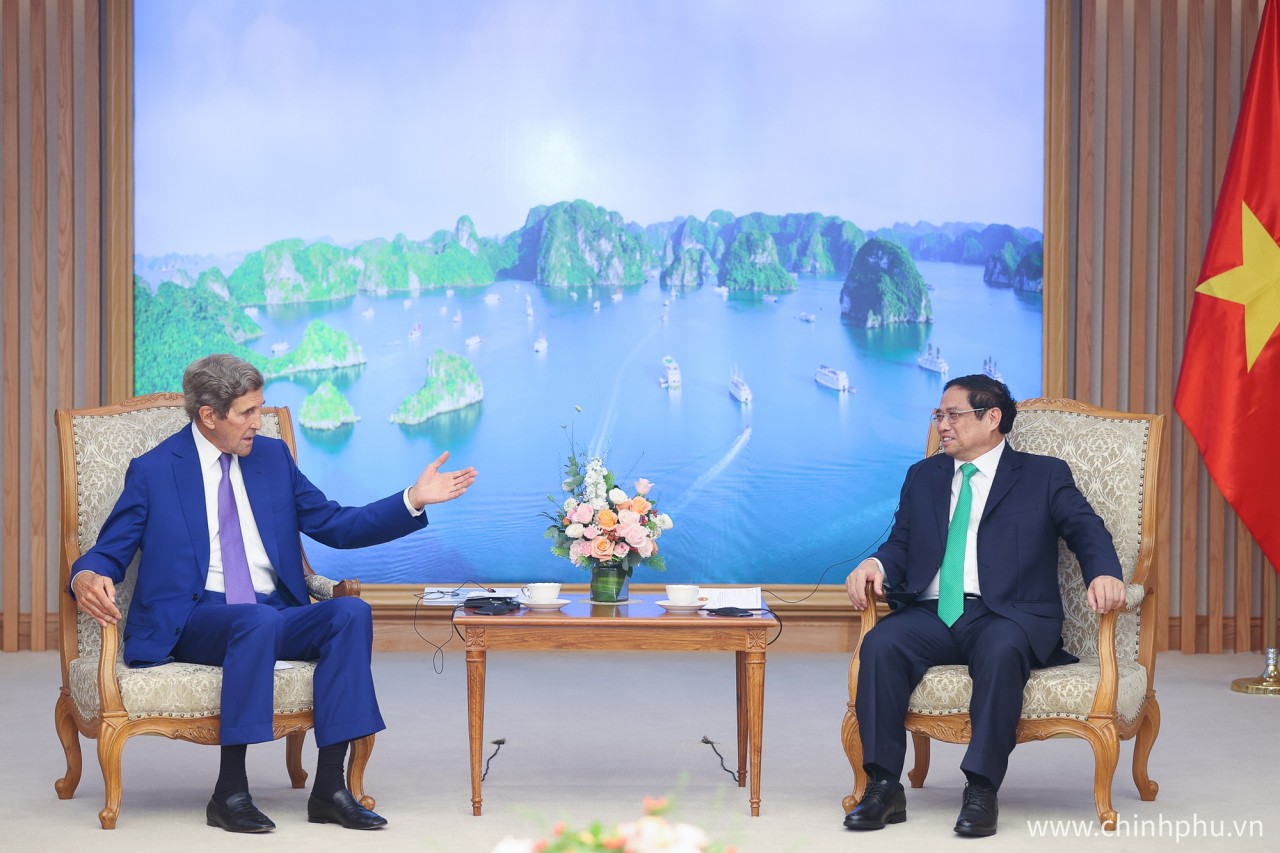 Thủ tướng Phạm Minh Chính tiếp Đặc phái viên của Tổng thống Hoa Kỳ về khí hậu John Kerry