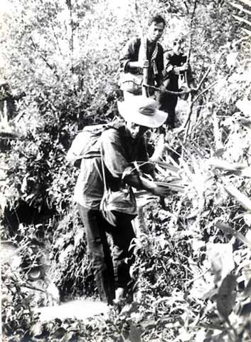 Cán bộ, chiến sĩ đoàn 559 trinh sát vạch tuyến mở đường Trường Sơn năm 1960 (Ảnh tư liệu). Cán bộ, chiến sĩ đoàn 559 trinh sát vạch tuyến mở đường Trường Sơn năm 1960 (Ảnh tư liệu).