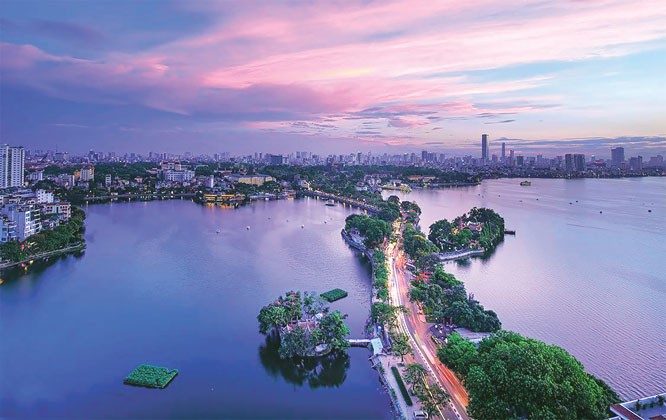 10 Most Beautiful Lakes in Vietnam 10 Most Beautiful Lakes in Vietnam