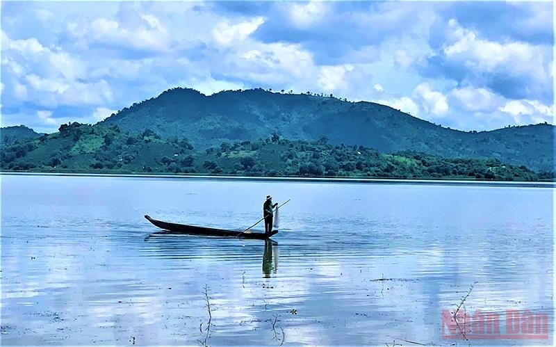 10 Most Beautiful Lakes in Vietnam 10 Most Beautiful Lakes in Vietnam