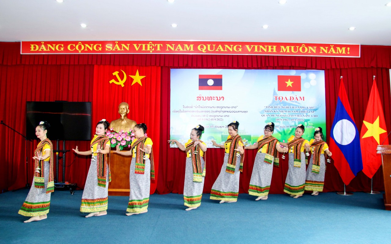 Cần Thơ tổ chức tọa đàm tình hữu nghị Việt Nam - Lào Cần Thơ tổ chức tọa đàm tình hữu nghị Việt Nam - Lào