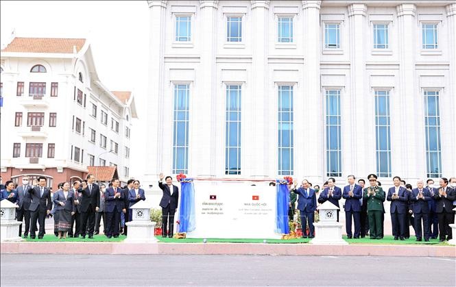 Chủ tịch nước: Mối quan hệ Việt Nam - Lào sẽ tiếp tục nở hoa thơm, kết trái ngọt Chủ tịch nước: Mối quan hệ Việt Nam - Lào sẽ tiếp tục nở hoa thơm, kết trái ngọt