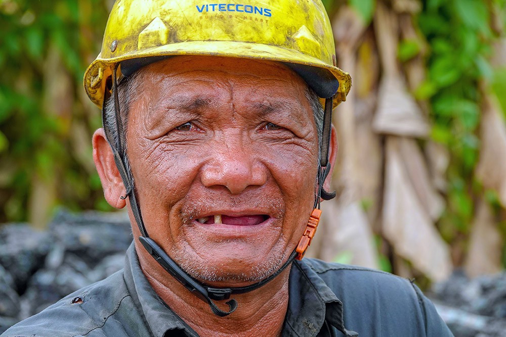 Người đàn ông 10 năm 'săn' ổ gà, chữa lành những con đường ở Cần Thơ Người đàn ông 10 năm 'săn' ổ gà, chữa lành những con đường ở Cần Thơ
