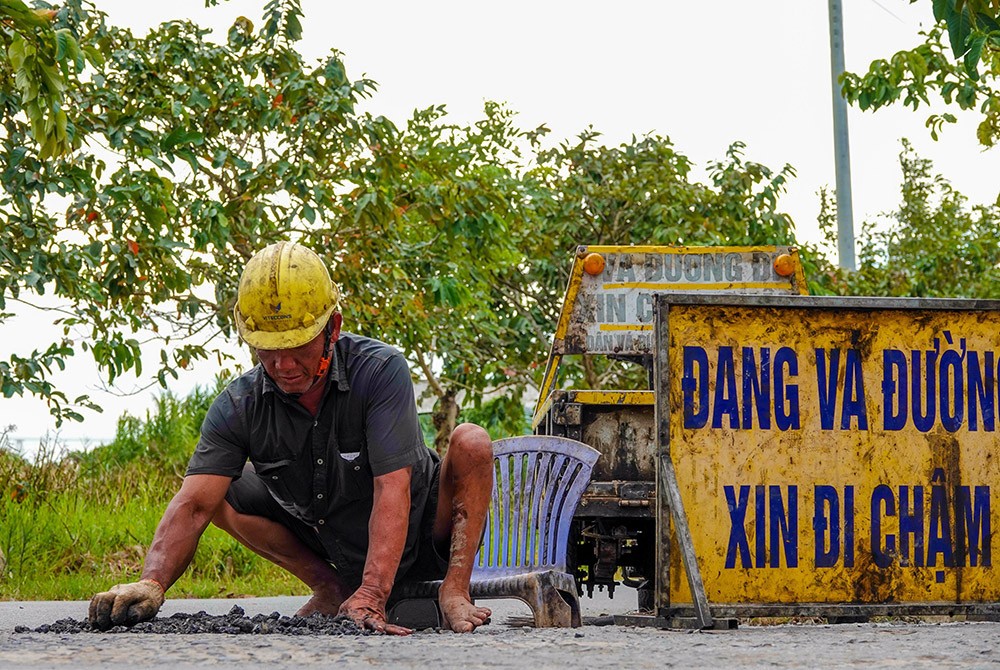 Người đàn ông 10 năm 'săn' ổ gà, chữa lành những con đường ở Cần Thơ Người đàn ông 10 năm 'săn' ổ gà, chữa lành những con đường ở Cần Thơ