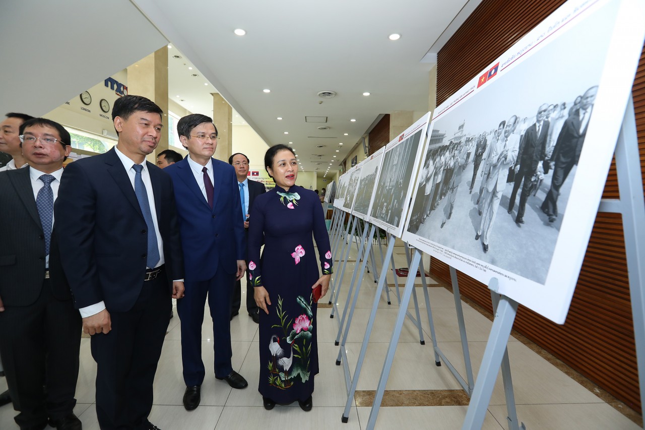 Quan hệ Việt Nam - Lào: Trường tồn và Phát triển Quan hệ Việt Nam - Lào: Trường tồn và Phát triển