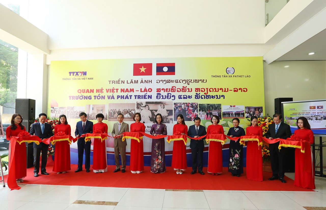 Quan hệ Việt Nam - Lào: Trường tồn và Phát triển Quan hệ Việt Nam - Lào: Trường tồn và Phát triển