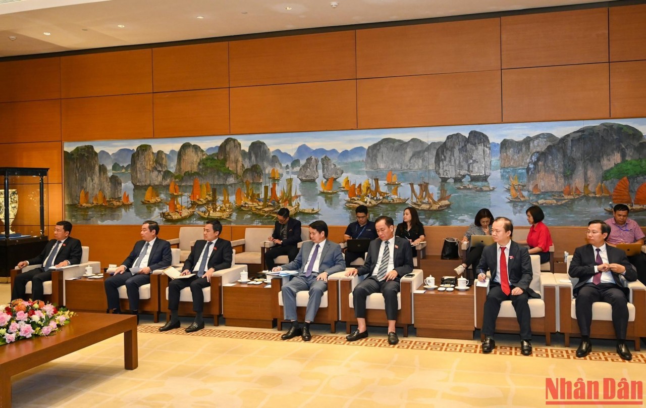 Chủ tịch Quốc hội tiếp đoàn đại biểu cấp cao Thủ đô Phnôm Pênh Chủ tịch Quốc hội tiếp đoàn đại biểu cấp cao Thủ đô Phnôm Pênh